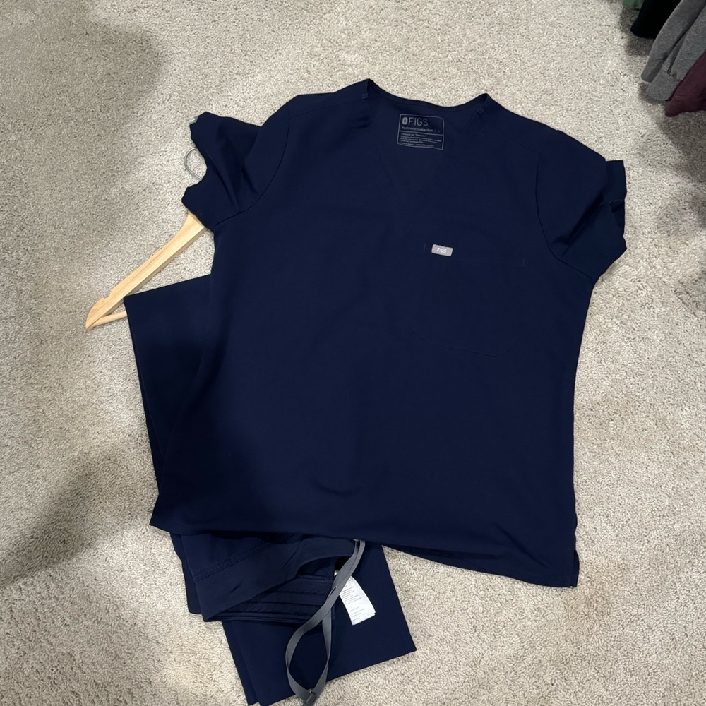 Figs scrub set in Navy